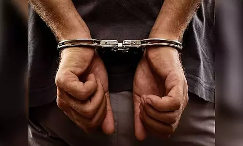 Bengaluru : चलती बाइक पर शराब पीकर हंगामा करने वाले दो आरोपी गिरफ्तार Bengaluru : चलती बाइक पर शराब पीकर हंगामा करने वाले दो आरोपी गिरफ्तार