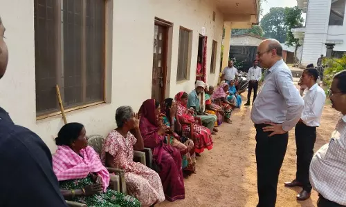 राष्ट्रीय मानव अधिकार आयोग के विशेष प्रतिवेदक सुभाष चन्द्र ने जशपुर में वृद्धाश्रम-नशामुक्ति केंद्र का किया निरीक्षण राष्ट्रीय मानव अधिकार आयोग के विशेष प्रतिवेदक सुभाष चन्द्र ने जशपुर में वृद्धाश्रम-नशामुक्ति केंद्र का किया निरीक्षण