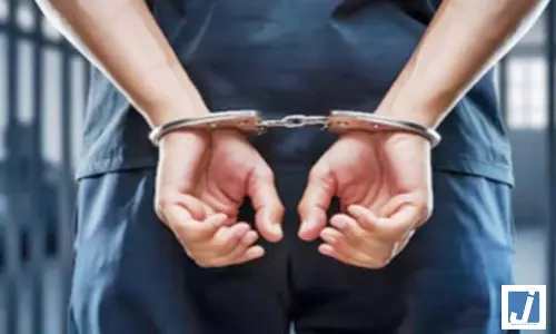 बुजुर्गों को निशाना बनाकर उनसे पैसे चुराने वाले दंपति को पुलिस ने किया गिरफ्तार बुजुर्गों को निशाना बनाकर उनसे पैसे चुराने वाले दंपति को पुलिस ने किया गिरफ्तार