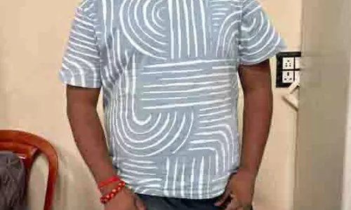 कोलकाता में हथियारों के साथ अपराधी गिरफ्तार, पुलिस ने दो पिस्टल और कारतूस किए बरामद कोलकाता में हथियारों के साथ अपराधी गिरफ्तार, पुलिस ने दो पिस्टल और कारतूस किए बरामद