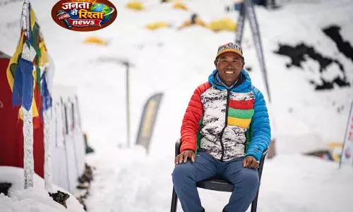 Nepal की शेरपा रीता ने 32वीं बार एवरेस्ट पर कदम रखा, रिकॉर्ड तोड़ा Nepal की शेरपा रीता ने 32वीं बार एवरेस्ट पर कदम रखा, रिकॉर्ड तोड़ा