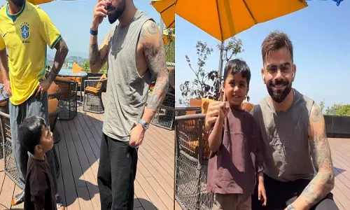 Virat Kohli and Shreyas Iyer ने धर्मशाला में युवा फैन से मुलाकात की, नेटिज़न्स ने दी प्रतिक्रियाएँ Virat Kohli and Shreyas Iyer ने धर्मशाला में युवा फैन से मुलाकात की, नेटिज़न्स ने दी प्रतिक्रियाएँ