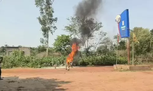 पेट्रोल पंप में बाइक में लग गई आग, हड़कंप