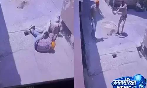 Hoshiarpur: अस्पताल जाते समय कांस्टेबल पर हमला करने के बाद विचाराधीन कैदी को गोली मारकर हत्या - Video Hoshiarpur: अस्पताल जाते समय कांस्टेबल पर हमला करने के बाद विचाराधीन कैदी को गोली मारकर हत्या - Video