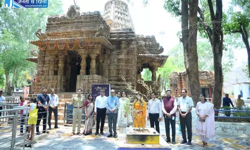 भोरमदेव पहुंचे राज्यपाल रमेन डेका, पूजा-अर्चना कर प्रदेशवासियों की सुख-समृद्धि की कामना की भोरमदेव पहुंचे राज्यपाल रमेन डेका, पूजा-अर्चना कर प्रदेशवासियों की सुख-समृद्धि की कामना की