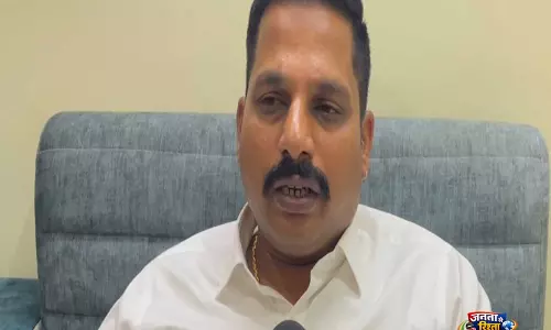 Telangana: वकील करुणा सागर ने बंदी संजय के बेटे के आत्मसमर्पण में मदद की, बेदाग साबित होने का दावा Telangana: वकील करुणा सागर ने बंदी संजय के बेटे के आत्मसमर्पण में मदद की, बेदाग साबित होने का दावा