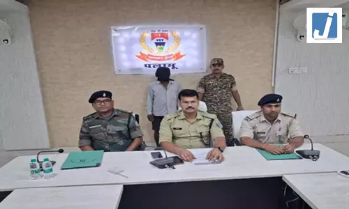 मौसेरी बहन से शादी की जिद पर अड़े युवक की लाठी से पीटकर हत्या, आरोपी गिरफ्तार मौसेरी बहन से शादी की जिद पर अड़े युवक की लाठी से पीटकर हत्या, आरोपी गिरफ्तार