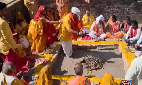 MP हाई कोर्ट के फ़ैसले के बाद भोजशाला परिसर में श्रद्धालुओं ने हवन किया