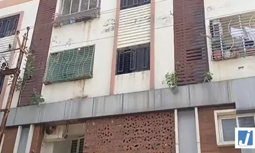 NEET पेपर लीक की जांच, सीबीआई ने की ताबड़तोड़ छापेमारी NEET पेपर लीक की जांच, सीबीआई ने की ताबड़तोड़ छापेमारी