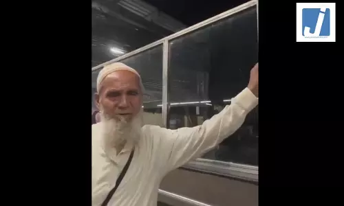 बुजुर्ग ने लिफ्ट के अंदर कर दिया पेशाब, वीडियो सामने आने के बाद लोगों ने नाराजगी जताई बुजुर्ग ने लिफ्ट के अंदर कर दिया पेशाब, वीडियो सामने आने के बाद लोगों ने नाराजगी जताई