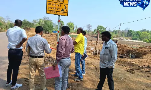 सड़क-पुल निर्माण में लापरवाही बर्दाश्त नहीं, ठेकेदार को नोटिस जारी करने के निर्देश सड़क-पुल निर्माण में लापरवाही बर्दाश्त नहीं, ठेकेदार को नोटिस जारी करने के निर्देश