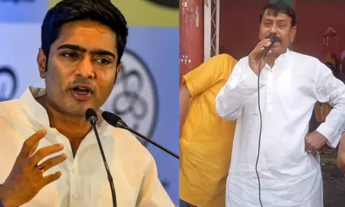 Kolkata: गियासुद्दीन मोल्ला ने पुलिस अधिकारी समेत अभिषेक बनर्जी पर लगाए आरोप Kolkata: गियासुद्दीन मोल्ला ने पुलिस अधिकारी समेत अभिषेक बनर्जी पर लगाए आरोप