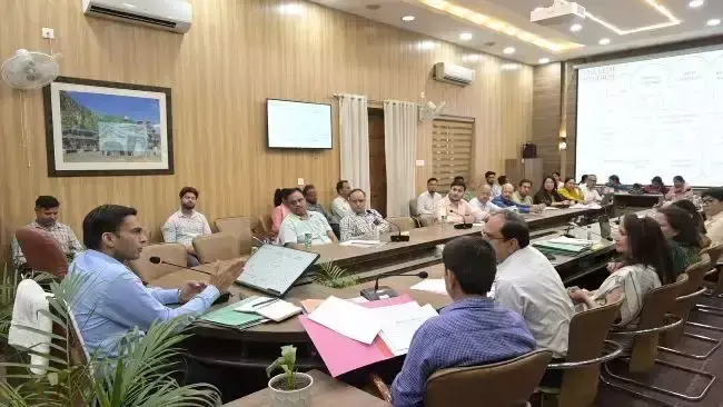Dehradun: डीएम ने डेंगू रोकथाम तैयारियों का लिया जायजा Dehradun: डीएम ने डेंगू रोकथाम तैयारियों का लिया जायजा
