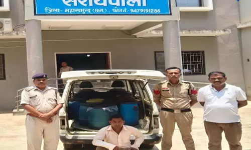 महासमुंद में 450 लीटर महुआ शराब के साथ एक तस्कर गिरफ्तार