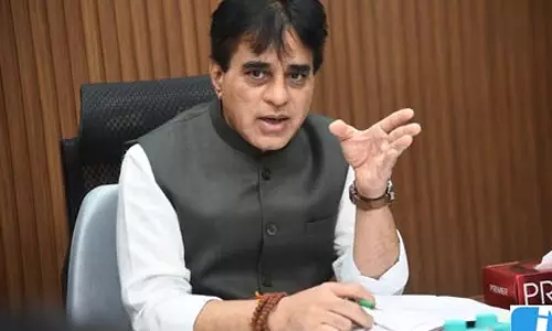 गुजरात के स्वास्थ्य मंत्री ने लापरवाही के आरोपी फार्मासिस्ट के खिलाफ सख्त कार्रवाई की