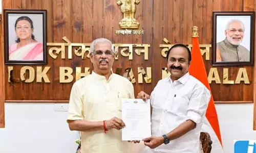 सतीशन ने 20 सदस्यीय यूडीएफ मंत्रिमंडल का किया ऐलान, संतुलन साधने की कोशिश दिखी सतीशन ने 20 सदस्यीय यूडीएफ मंत्रिमंडल का किया ऐलान, संतुलन साधने की कोशिश दिखी