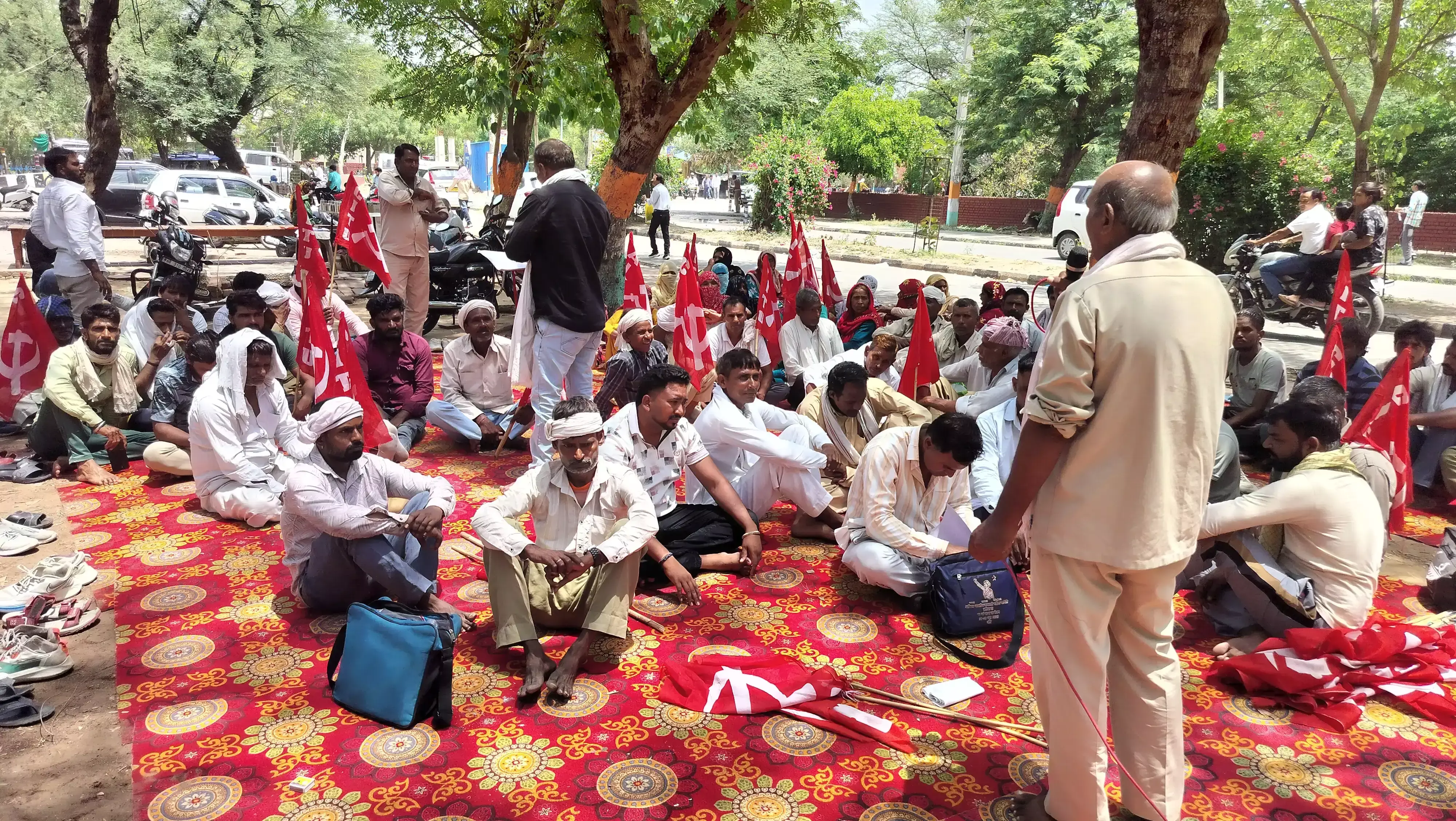 Jind : ग्रामीण सफाई कर्मचारियों ने बढ़ाई हड़ताल की अवधि