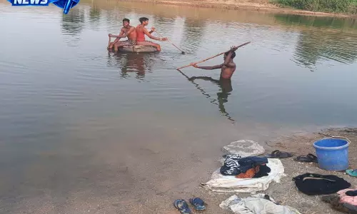 डूब रही बेटी को बचाने डैम में कूदी गर्भवती मां, मां-बेटी की मौत