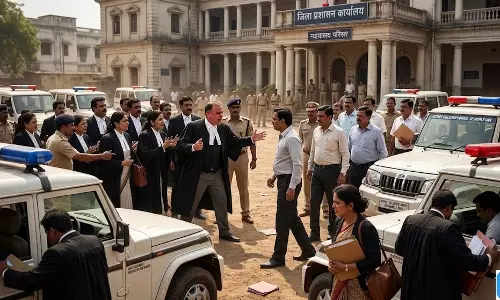 अधिवक्ता से तीखी बहस के बाद, बड़ा प्रशासनिक फेरबदल