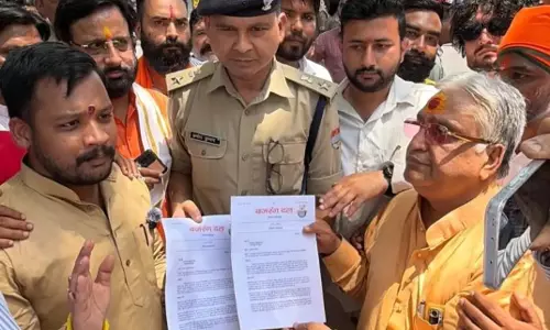 Dehradun: डेमोग्राफी बदलाव को लेकर बजरंग दल सड़कों पर उतरा Dehradun: डेमोग्राफी बदलाव को लेकर बजरंग दल सड़कों पर उतरा