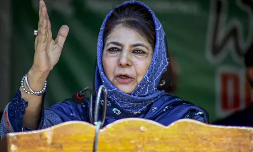 Srinagar: पाकिस्तान से लोगों के रिश्तों पर महबूबा मुफ्ती का समर्थन, होसबले के बयान का किया समर्थन Srinagar: पाकिस्तान से लोगों के रिश्तों पर महबूबा मुफ्ती का समर्थन, होसबले के बयान का किया समर्थन