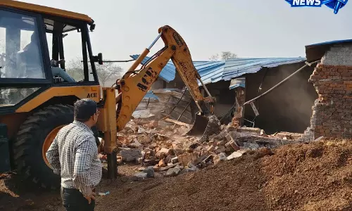 Raipur Breaking: सड्डू में शासकीय जमीन से हटाया गया अवैध कब्जा