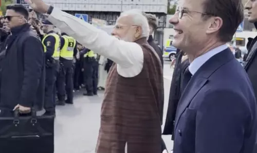 गोथेनबर्ग में पीएम मोदी की प्रवासी भारतीयों से मुलाकात गोथेनबर्ग में पीएम मोदी की प्रवासी भारतीयों से मुलाकात