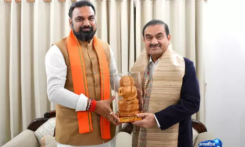 गौतम अडानी ने सम्राट चौधरी से की मुलाकात, Bihar में विकास और रोजगार पर सहयोग का आश्वासन गौतम अडानी ने सम्राट चौधरी से की मुलाकात, Bihar में विकास और रोजगार पर सहयोग का आश्वासन