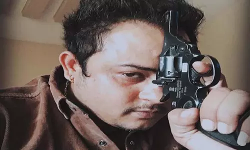 निगरानीशुदा बदमाश बलबीर सिंह ने गन के साथ खिचवाई फोटो