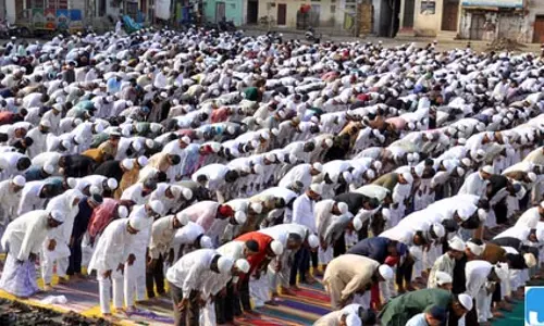 मुंबई में बकरीद को लेकर मुस्लिम नेताओं की बैठक, शांति सुनिश्चित करने की अपील मुंबई में बकरीद को लेकर मुस्लिम नेताओं की बैठक, शांति सुनिश्चित करने की अपील