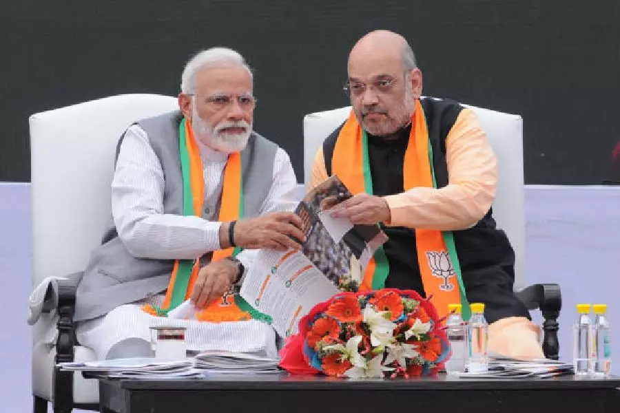 मोदी–शाह की जोड़ी पर राजनीतिक चर्चा तेज, देश की नीतियों में डुओपॉली की भूमिका को लेकर बहस मोदी–शाह की जोड़ी पर राजनीतिक चर्चा तेज, देश की नीतियों में डुओपॉली की भूमिका को लेकर बहस