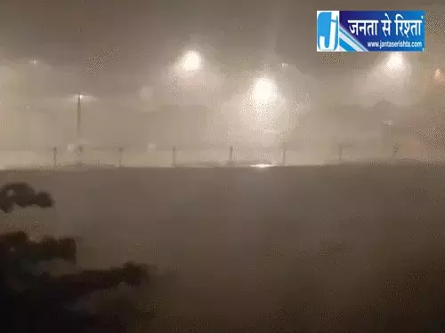 नगर निगम के सफाई के दावे फेल, बिजली विभाग ने उपभोक्ताओं को रातभर अंधेरे में रहने के सजा दी नगर निगम के सफाई के दावे फेल, बिजली विभाग ने उपभोक्ताओं को रातभर अंधेरे में रहने के सजा दी
