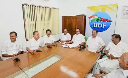 केरल में यूडीएफ सरकार के शपथ लेने से पहले कैबिनेट पर बातचीत का आखिरी दौर जारी केरल में यूडीएफ सरकार के शपथ लेने से पहले कैबिनेट पर बातचीत का आखिरी दौर जारी