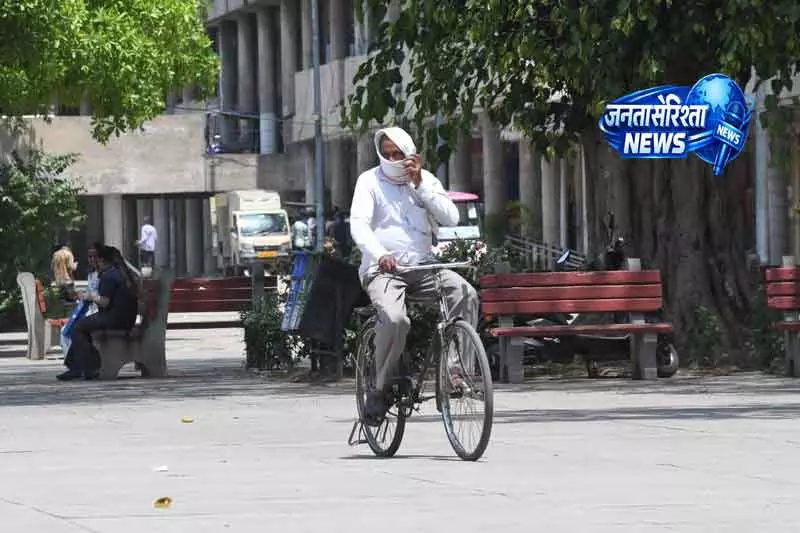 IMD ने 18 मई से पंजाब, हरियाणा और Chandigarh के लिए पांच दिन का हीटवेव अलर्ट जारी किया IMD ने 18 मई से पंजाब, हरियाणा और Chandigarh के लिए पांच दिन का हीटवेव अलर्ट जारी किया