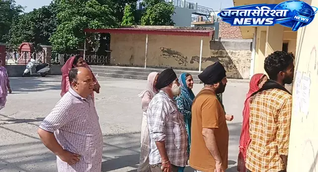 नगर निकाय चुनाव में सुबह 7 बजे से मतदान शुरू, वार्ड-3 में EVM खराबी से थोड़ी देर रुकी प्रक्रिया नगर निकाय चुनाव में सुबह 7 बजे से मतदान शुरू, वार्ड-3 में EVM खराबी से थोड़ी देर रुकी प्रक्रिया