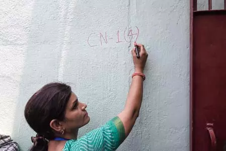 जनगणना 2027: दिल्ली समेत 5 राज्यों में मकान सूचीकरण शुरू, 4 राज्यों में स्व-गणना की भी शुरुआत जनगणना 2027: दिल्ली समेत 5 राज्यों में मकान सूचीकरण शुरू, 4 राज्यों में स्व-गणना की भी शुरुआत