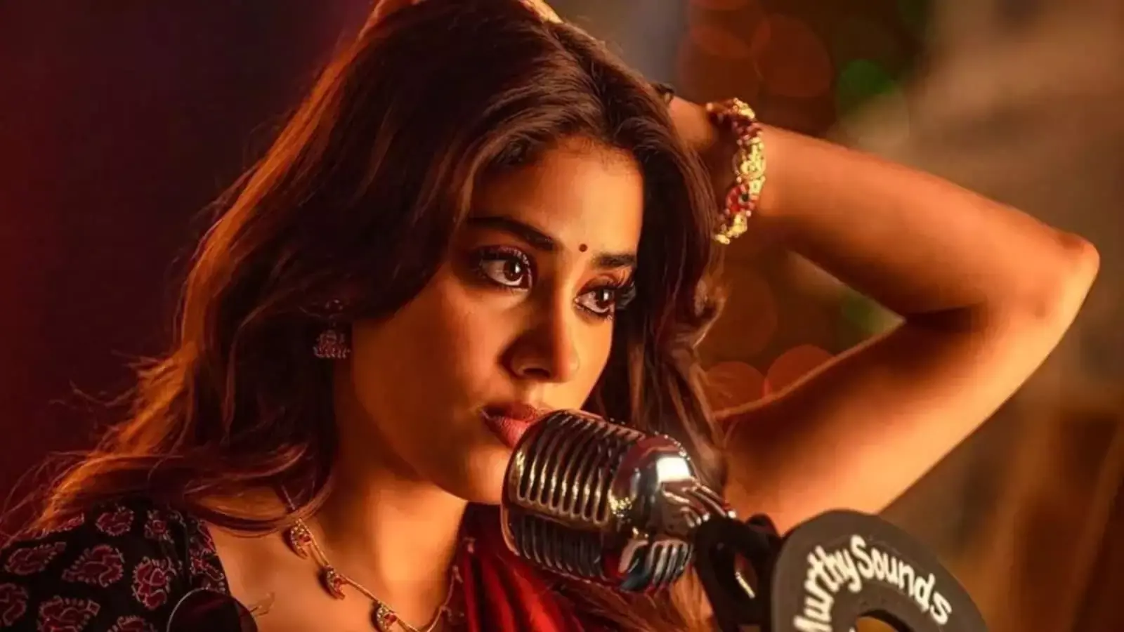 Janhvi Kapoor पेड्डी के प्रमोशन से क्यों गायब? Janhvi Kapoor पेड्डी के प्रमोशन से क्यों गायब?