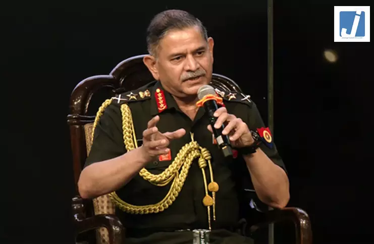 आर्मी चीफ जनरल द्विवेदी की टिप्पणी से तिलमिलाया पाकिस्तान, दी गीदड़भभकी आर्मी चीफ जनरल द्विवेदी की टिप्पणी से तिलमिलाया पाकिस्तान, दी गीदड़भभकी