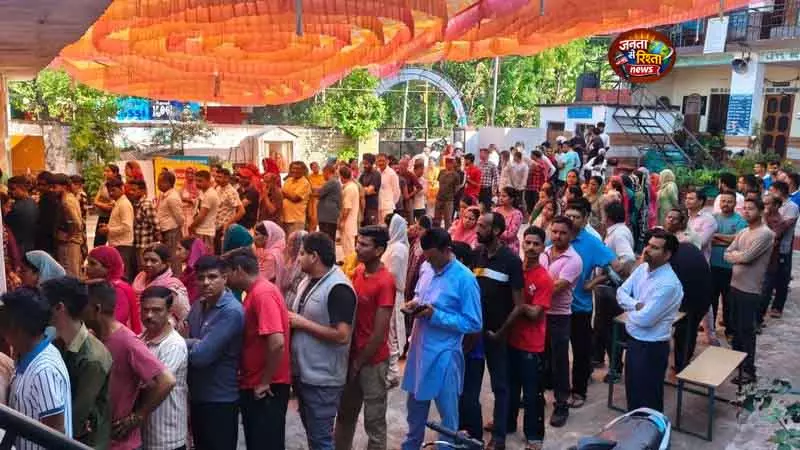 Kangra शहरी निकाय चुनाव में सुबह की वोटिंग रफ्तार तेज Kangra शहरी निकाय चुनाव में सुबह की वोटिंग रफ्तार तेज