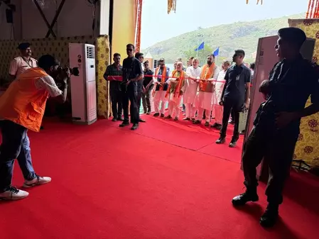 बिहार: वैदिक मंत्रों के उच्चारण, शंखनाद और पारंपरिक ध्वजारोहण के साथ मलमास मेला शुरू, सीएम सम्राट चौधरी ने किया शुभारम्भ बिहार: वैदिक मंत्रों के उच्चारण, शंखनाद और पारंपरिक ध्वजारोहण के साथ मलमास मेला शुरू, सीएम सम्राट चौधरी ने किया शुभारम्भ