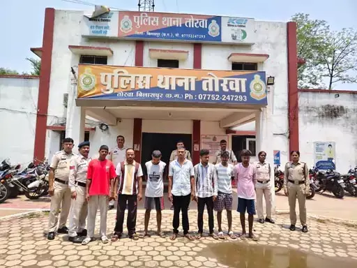 पेशी से गायब 10 फरार वारंटी गिरफ्तार, रेड मारकर पुलिस ने दबोचा पेशी से गायब 10 फरार वारंटी गिरफ्तार, रेड मारकर पुलिस ने दबोचा