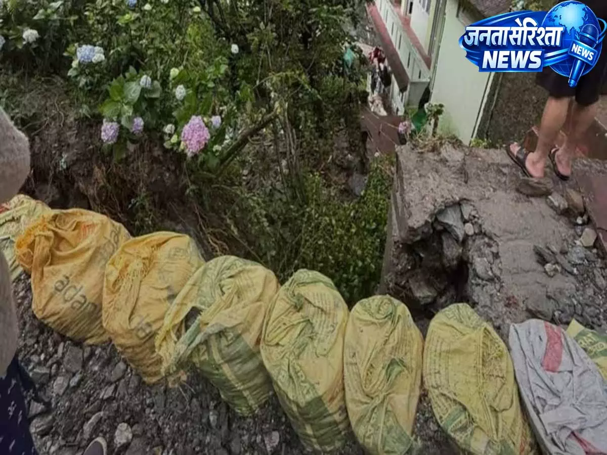 Zang Village के तिनटेक मरचक में आठ परिवारों ने BRO की लापरवाही पर सरकार से कार्रवाई की मांग Zang Village के तिनटेक मरचक में आठ परिवारों ने BRO की लापरवाही पर सरकार से कार्रवाई की मांग