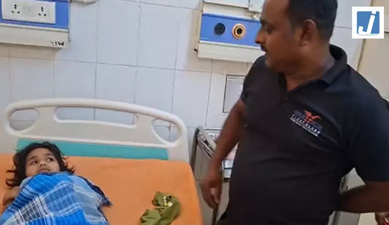 बच्ची पर कुत्तों ने किया हमला, अस्पताल में भर्ती, पिता को खेत में खाना देने गई थी बच्ची पर कुत्तों ने किया हमला, अस्पताल में भर्ती, पिता को खेत में खाना देने गई थी