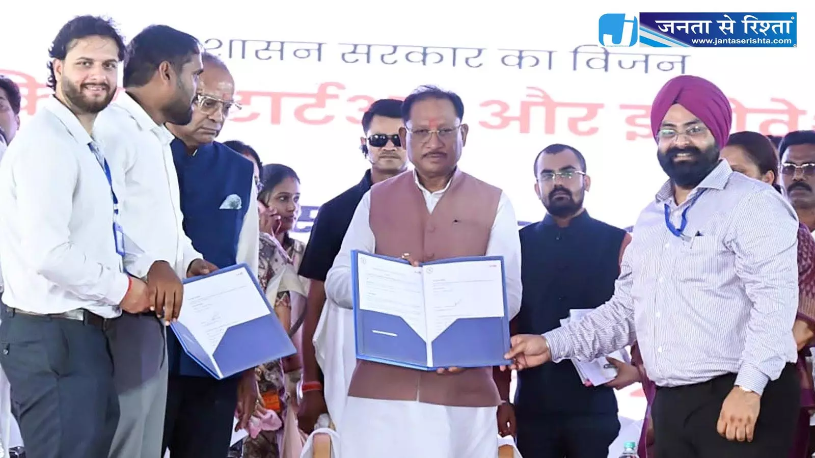 CM साय ने सुशासन तिहार के अंतर्गत धमतरी विधानसभा को बड़ी सौगात दी CM साय ने सुशासन तिहार के अंतर्गत धमतरी विधानसभा को बड़ी सौगात दी