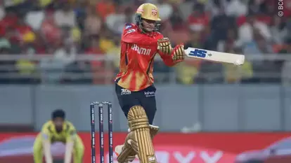 भुवनेश्वर कुमार ने दिलाई पहली सफलता, प्रियांश पवेलियन लौटे भुवनेश्वर कुमार ने दिलाई पहली सफलता, प्रियांश पवेलियन लौटे