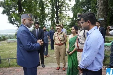 उपराष्ट्रपति ने तीस्ता नदी के किनारे वक्त गुजारा उपराष्ट्रपति ने तीस्ता नदी के किनारे वक्त गुजारा