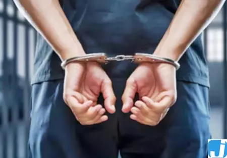 ट्रेनों में चोरी करने वालों पर RPF का शिकंजा, तीन चोर गिरफ्तार ट्रेनों में चोरी करने वालों पर RPF का शिकंजा, तीन चोर गिरफ्तार
