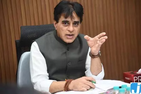 गुजरात के स्वास्थ्य मंत्री ने लापरवाही के आरोपी फार्मासिस्ट के खिलाफ सख्त कार्रवाई की गुजरात के स्वास्थ्य मंत्री ने लापरवाही के आरोपी फार्मासिस्ट के खिलाफ सख्त कार्रवाई की