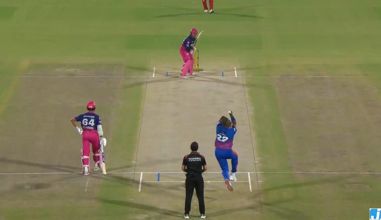 IPL 2026: राजस्थान रॉयल्स की तेज बल्लेबाजी जारी, 9.4 ओवर में 101/2 IPL 2026: राजस्थान रॉयल्स की तेज बल्लेबाजी जारी, 9.4 ओवर में 101/2