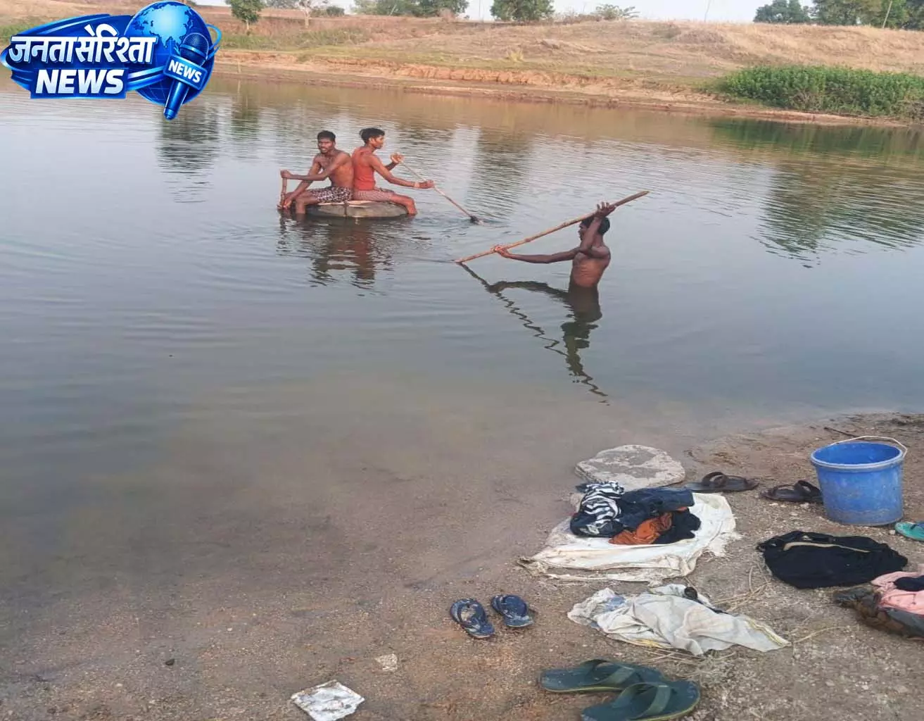 डूब रही बेटी को बचाने डैम में कूदी गर्भवती मां, मां-बेटी की मौत डूब रही बेटी को बचाने डैम में कूदी गर्भवती मां, मां-बेटी की मौत